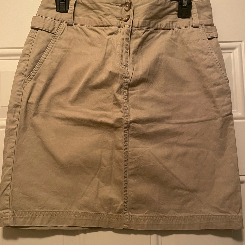 Size 4P, Lands End beige skirt with POCKETS